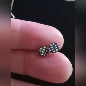 Clack polkadot earrings